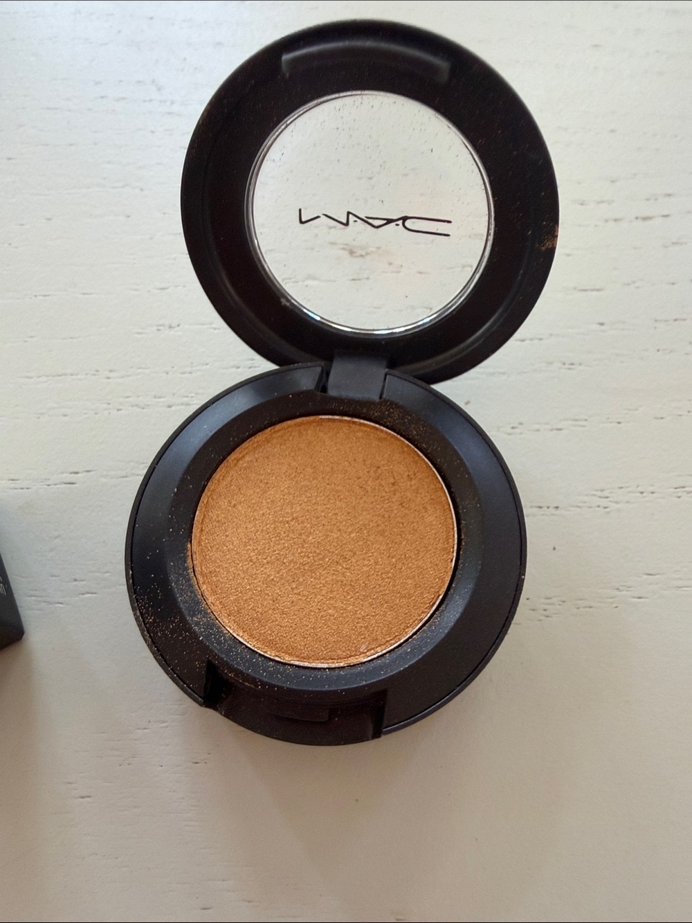MAC Cosmetics Goldmine Single Eyeshadow - Warm Shimmering Gold - Picture 2 of 2
